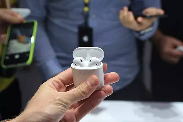 苹果7是无线耳机吗,iphone7plus能用无线耳机吗