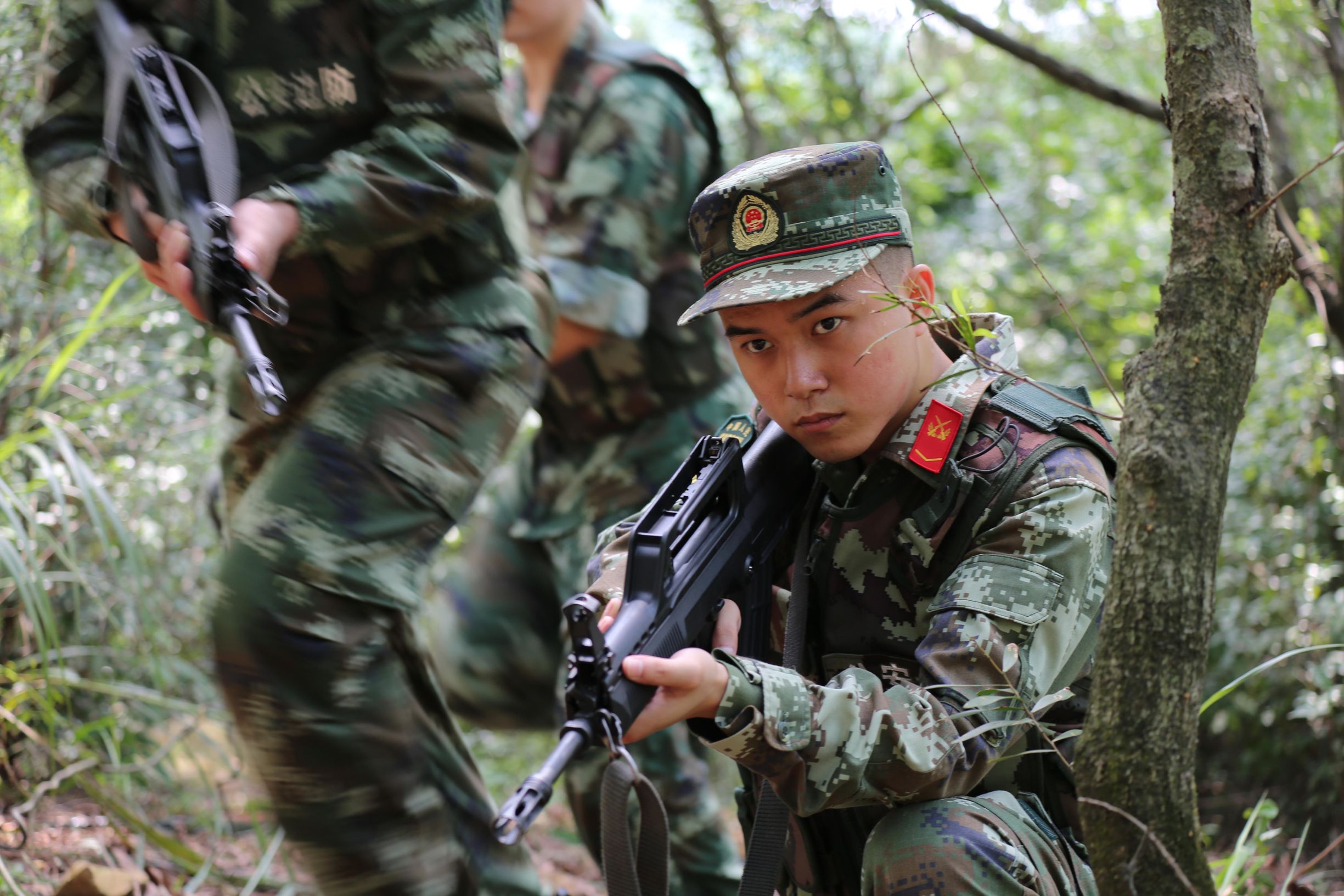 看特区*警武**边防官兵在练兵场如何使出“洪荒之力”
