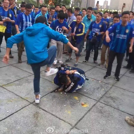 上海申花球迷对战苏宁,申花球迷被打申花怎么看