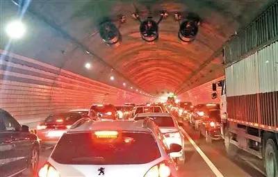 紧急提醒今天,温馨提示道路严重堵车