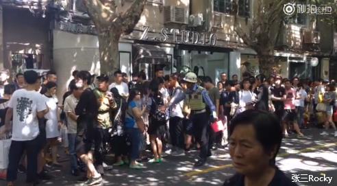 最近又有那么一双神鞋,你抽中了等于赚了一个月的工资