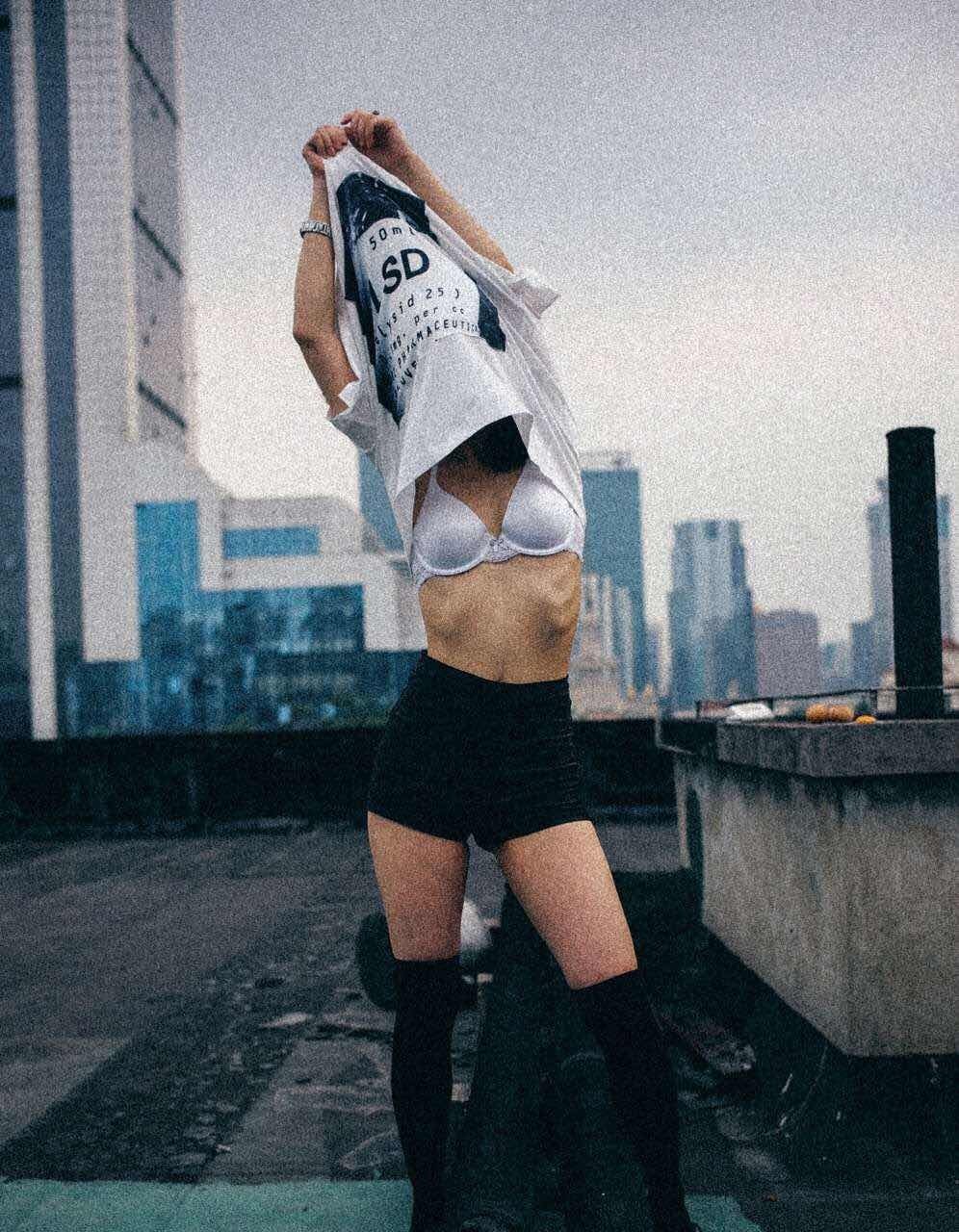 神思远丨少女有一些神性，不近人世肢体完美