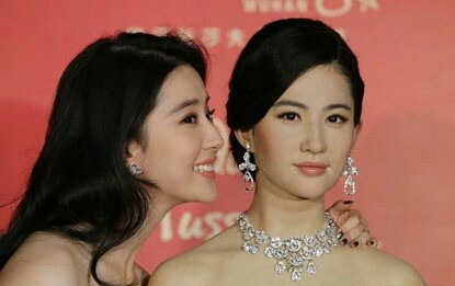 明星蜡像参差不齐,有的宛如双胞胎,有的像*气娃充**娃还是爆款!