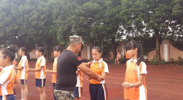 番禺丨多年后,你还记得那年初秋,南村中学操场上的“站军”