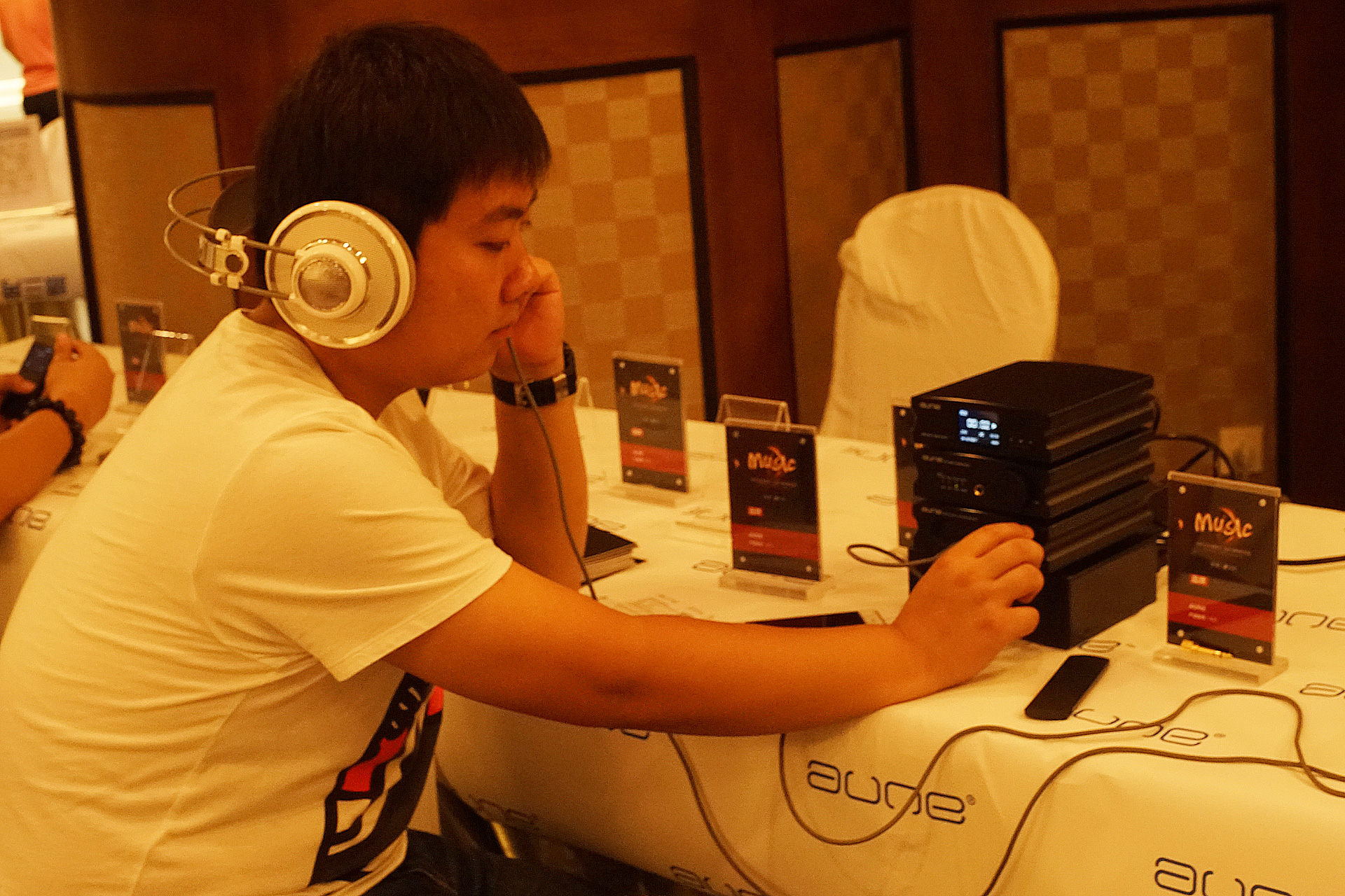 某IT垂直网站四度转手失败，只能开展会卖HIFI耳机器材了？