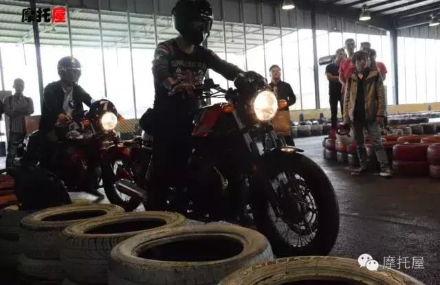 意大利的文艺绅士，屋君试驾GuzziV7Ⅱ