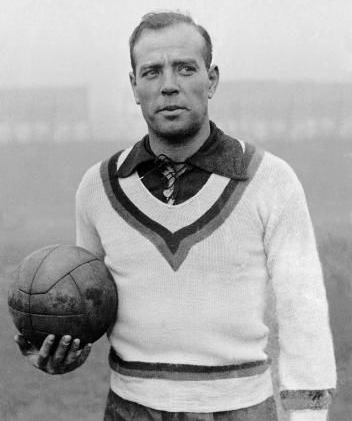 卡西与布冯谁才是攻击型门将,布冯卡西跨世纪的传奇门将