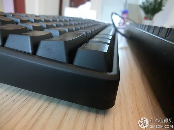 国产轴请继续努力!曜越TteSPORTS波塞冬ZRGB背光机械键盘评测