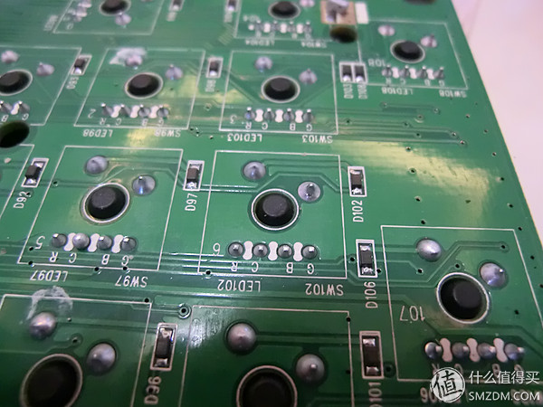 国产轴请继续努力!曜越TteSPORTS波塞冬ZRGB背光机械键盘评测