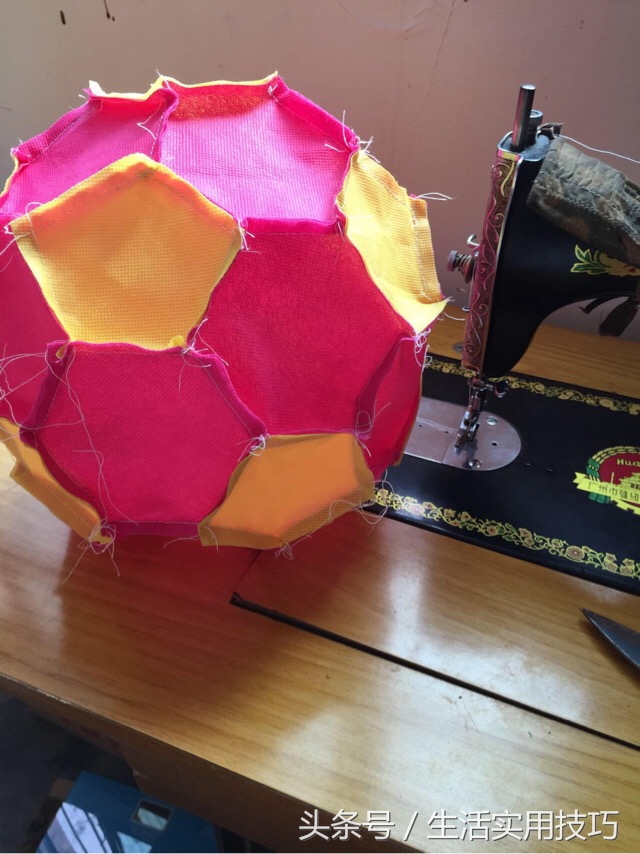 废物利用足球手工,废物利用制作足球衣服