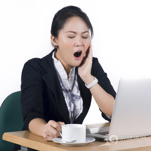 眼袋肿最简单的去眼袋的方法,推荐四个快速消除眼袋的方法