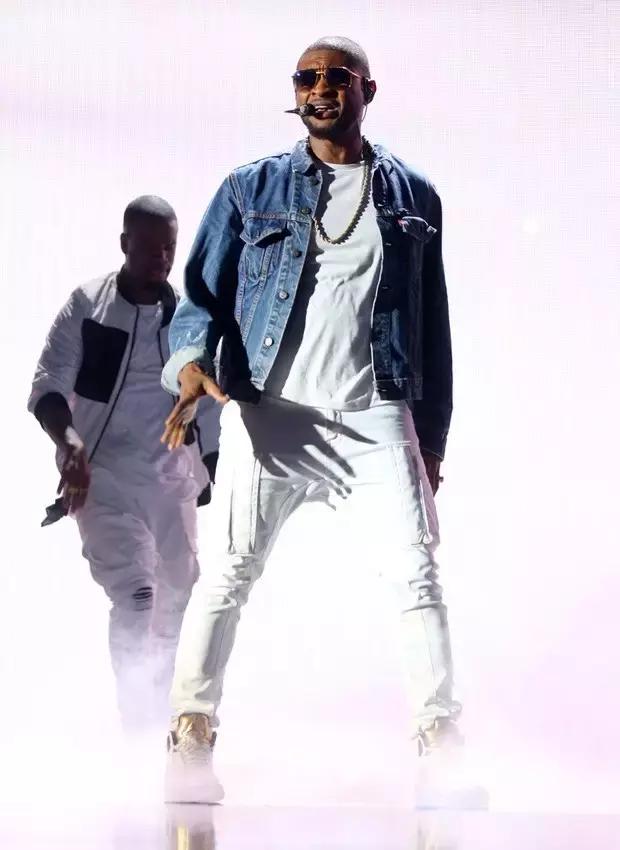 欧美高级感球鞋穿搭,明星们的球鞋穿搭