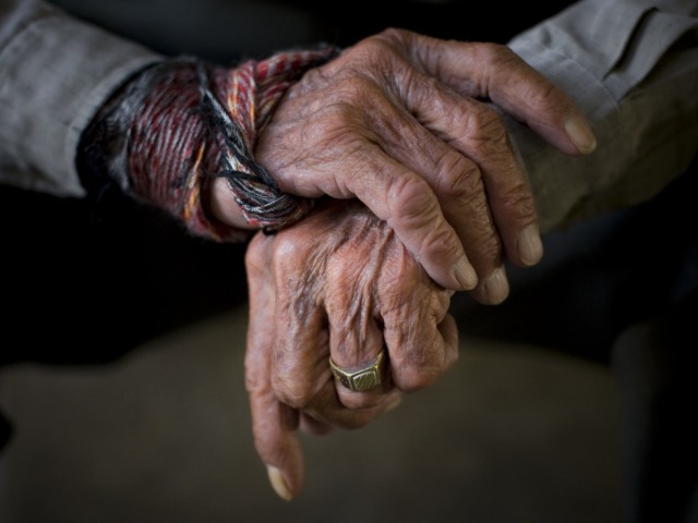 别让老年人孤独,别让孤独成为父母的陪伴者