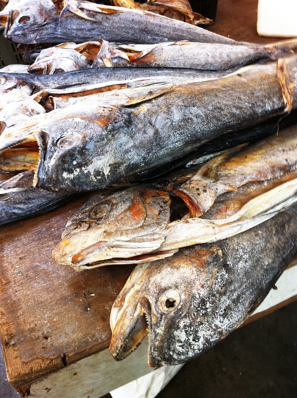 哪种咸鱼好吃无刺,黄色的咸鱼和白色咸鱼哪种好吃