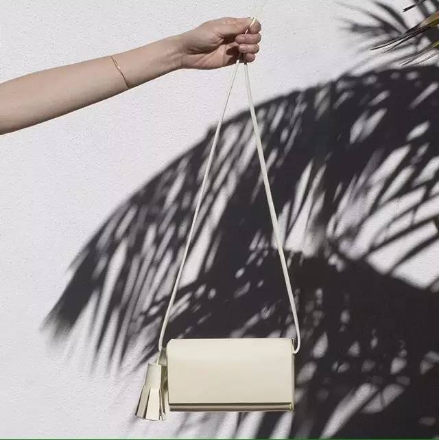 十款必买轻奢包包百搭,适合少女背的轻奢包包