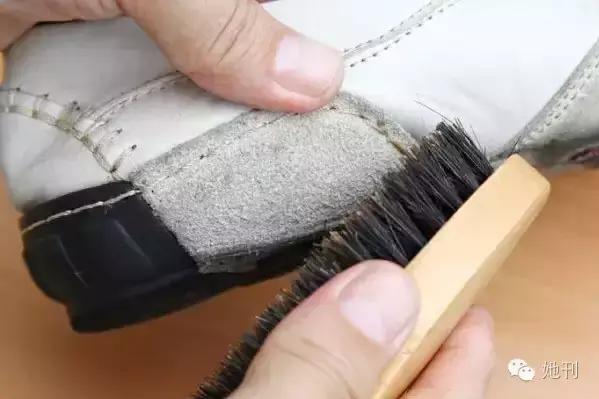 你的小白鞋脏了是怎么洗白的,小白鞋臭的小妙招不用小苏打