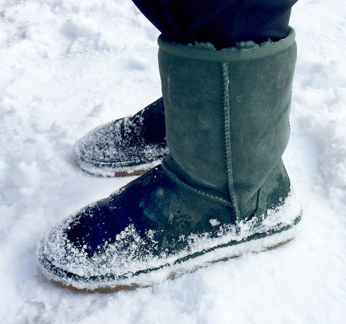 ugg下雪天穿着滑吗,ugg玩雪