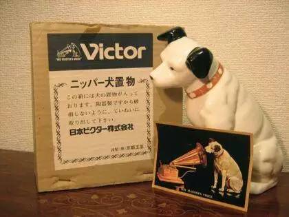 小狗尼帕Listen to His Masters Voice