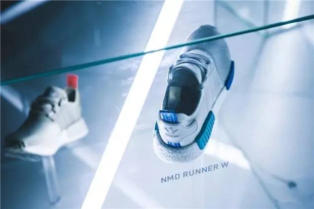 今天我们想聊聊adidas如何在时尚道路上越玩越嗨