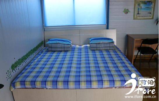 中建八局天津公司表彰优秀农民工 国庆前夕带农民工游航母