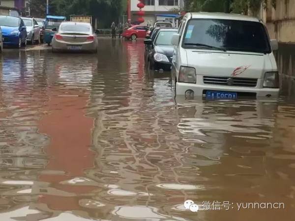全省看雨模式开启今晨昆明堵出新境界吐槽归吐槽大家千万不要蹚水