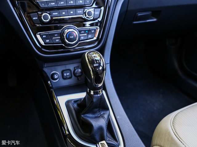 长安悦翔v7的油耗,长安悦翔v72016款1.0t