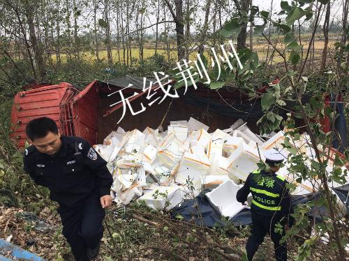 突发：事发沙市，河豚鱼运输途中侧翻误食或身亡