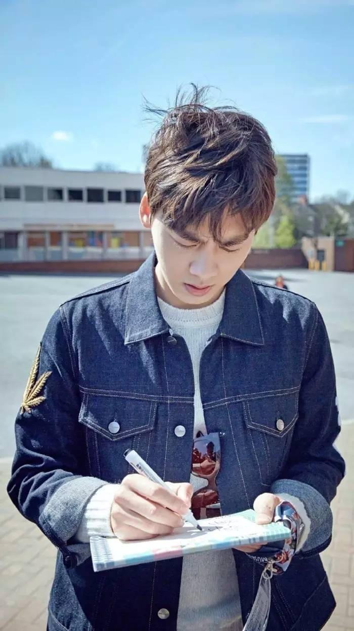 网友问题解答赵丽颖发微博、张翰生日以及工作室私下、乔振宇新剧疑问、杨幂新作品、李易峰后续、付辛博人气突破问题、艺术学院考试