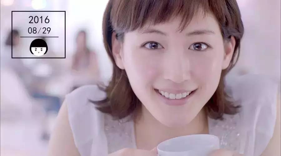 你们为年入2000万的网红们买单，她们却卖你一堆烂脸假货！