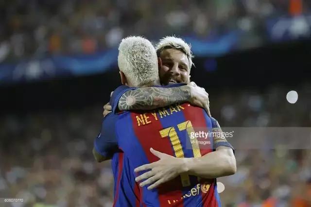 又见大红背球衣!不过马竞这点还是很良心的