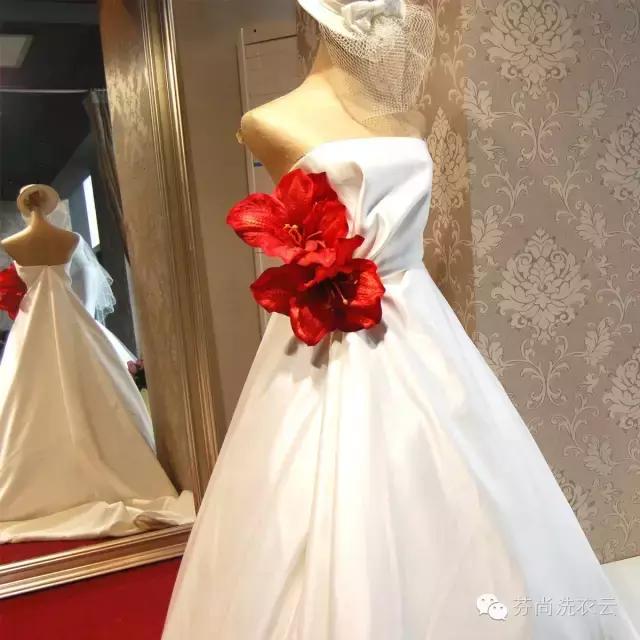 婚纱染色了怎么补救,脏了的婚纱自己怎么洗