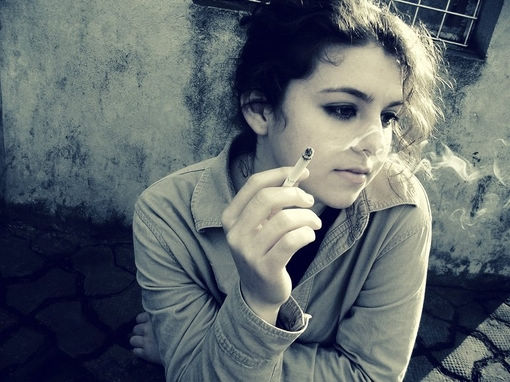 男朋友吸烟怎么处理,男朋友抽烟分手怎么办