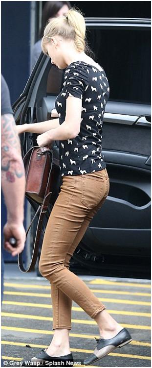 TaylorSwift霉霉的T恤很酷哦，赶快学着搭吧