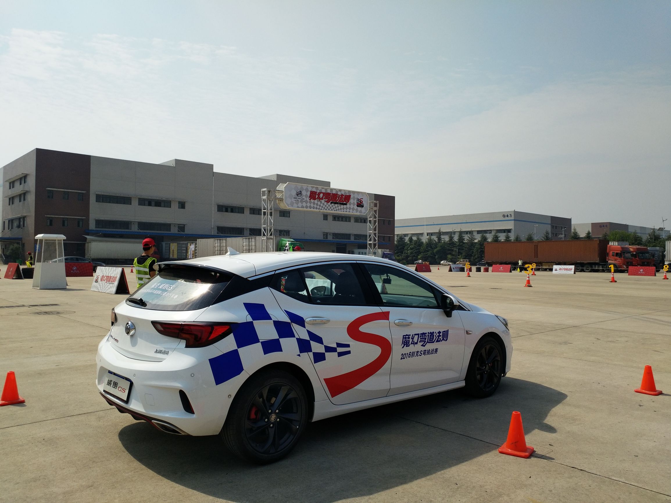 歌曲再见你依然是心跳的感觉,再见你时已没有了心动的感觉