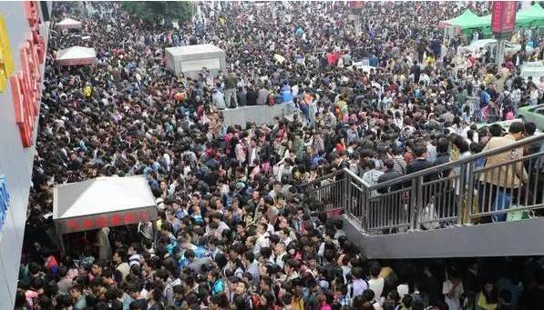 长假过后忙忙忙,没时间修手机?呼叫闪修侠,到你身边修手机!