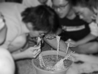 抖腿不是病，只因儿时一不小心见过洗脸盆