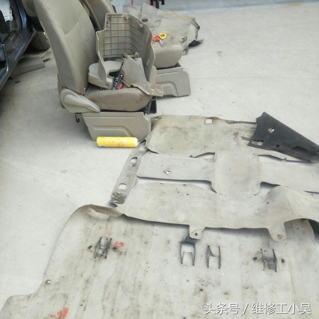 拆下来的二手车座椅,拆二手汽车座椅