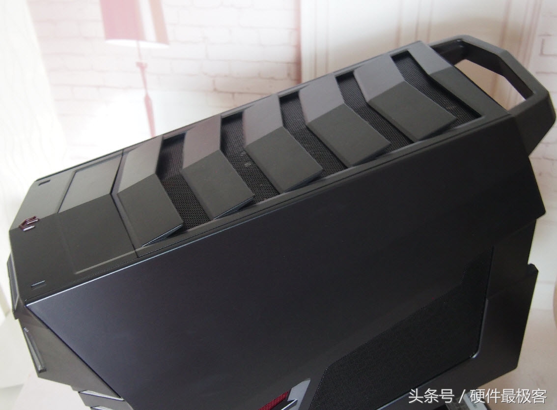 它确实是个大块头，玩游戏用它错不了！