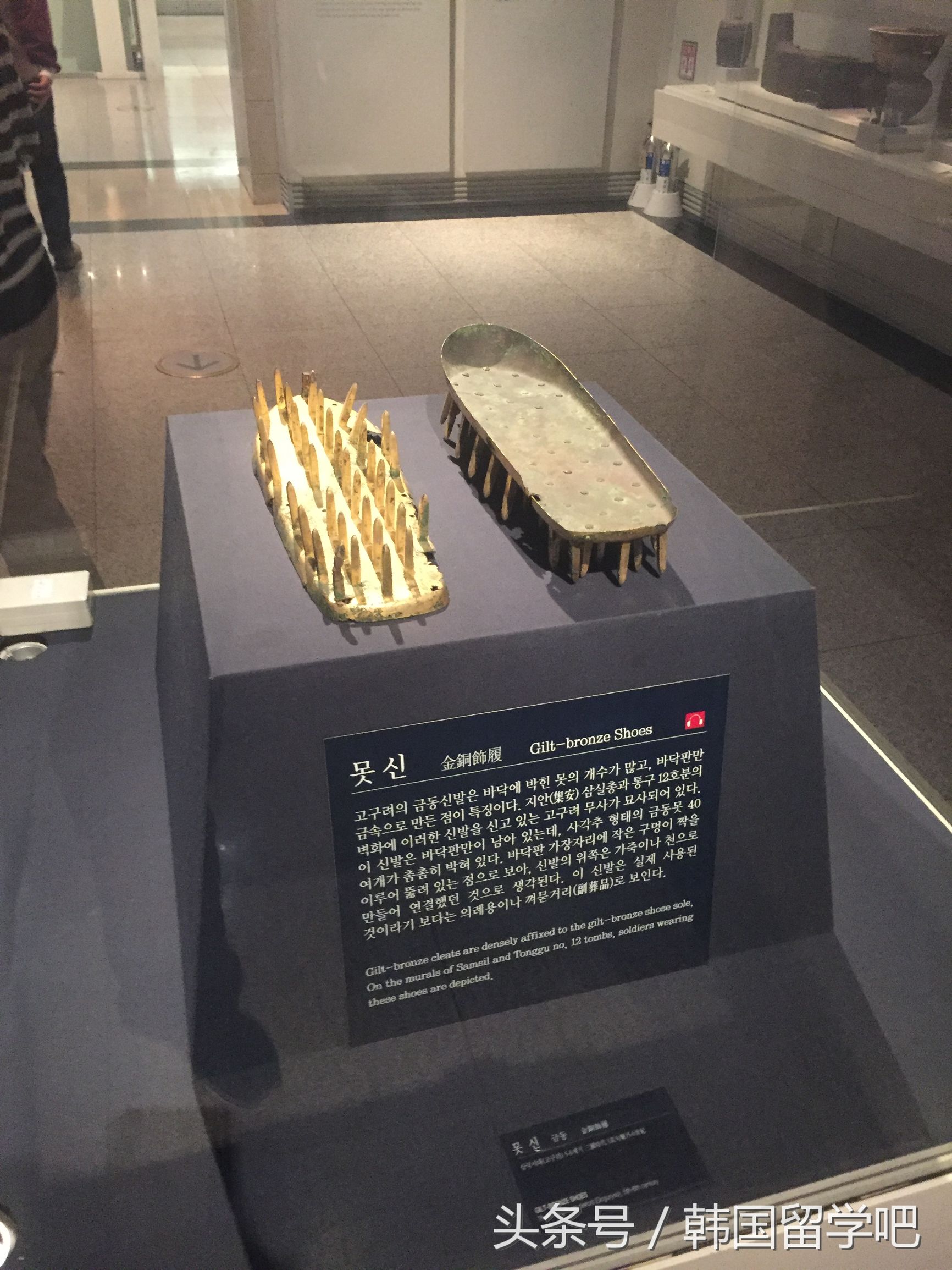 老教授带学生去山洞找文物,韩国教授来到中国博物馆