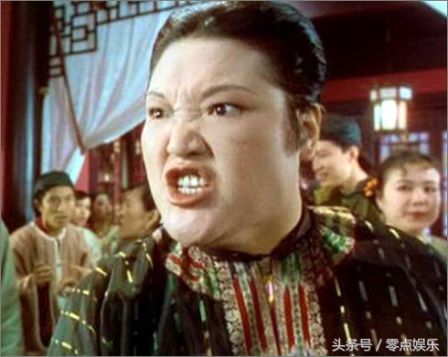 跟郭敬明专捧帅哥靓妹相比，周星驰捧的这些丑男丑女反而更顺眼！