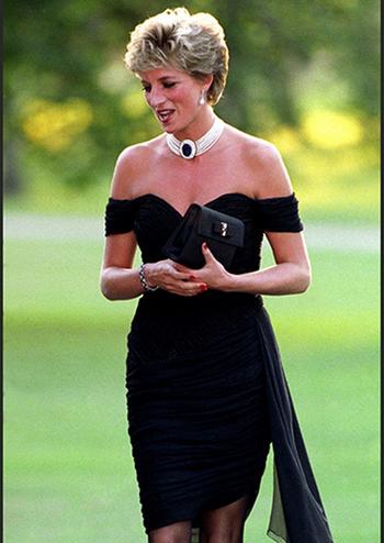 小黑裙何以成为时髦女人的必备衣物？