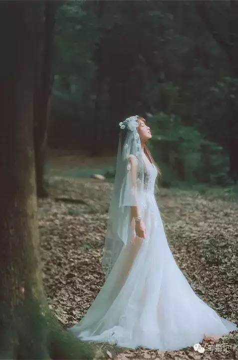 拍婚照pose技巧大全,搞怪婚纱照姿势的摆法