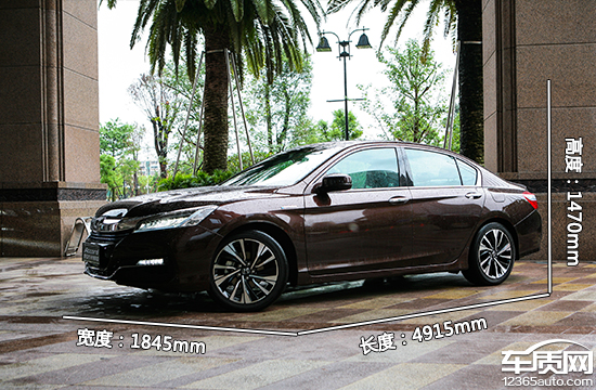 雅阁混动对比亚洲龙双擎试驾视频,雅阁2022款混动幻夜锐智版试驾