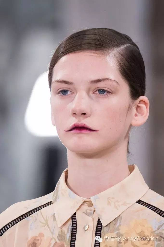 2019秋冬秀场妆容,巴黎时装周的妆容衣服特点