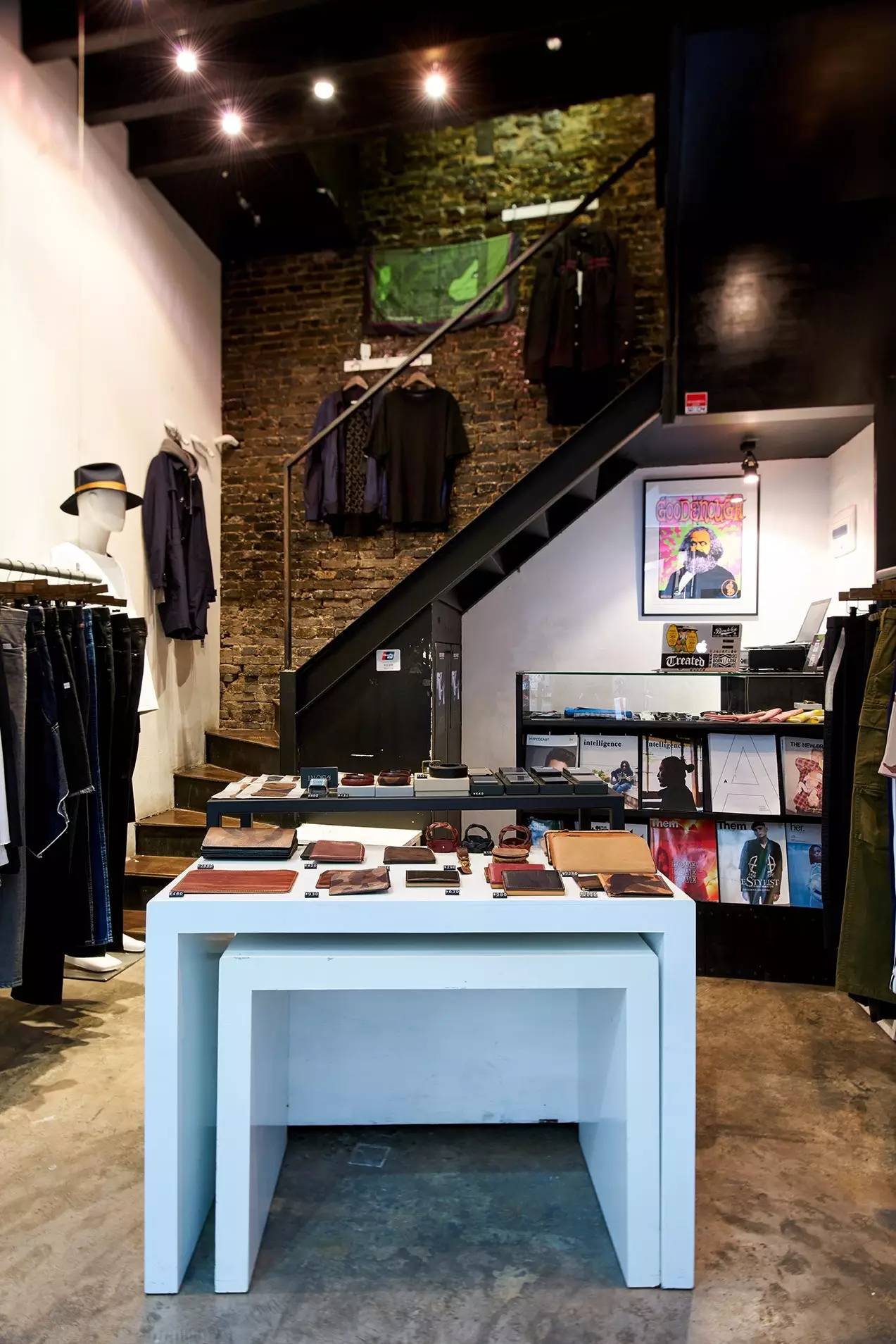 我们在上海拍下了15位潮流工作者，还给你介绍20间最新最好玩的潮店！