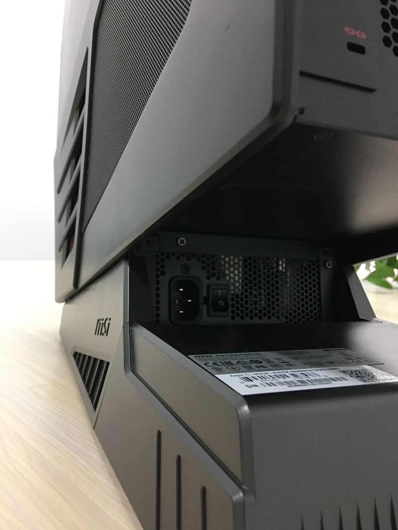 高颜值机皇,微星整机「宙斯盾-钛」评测