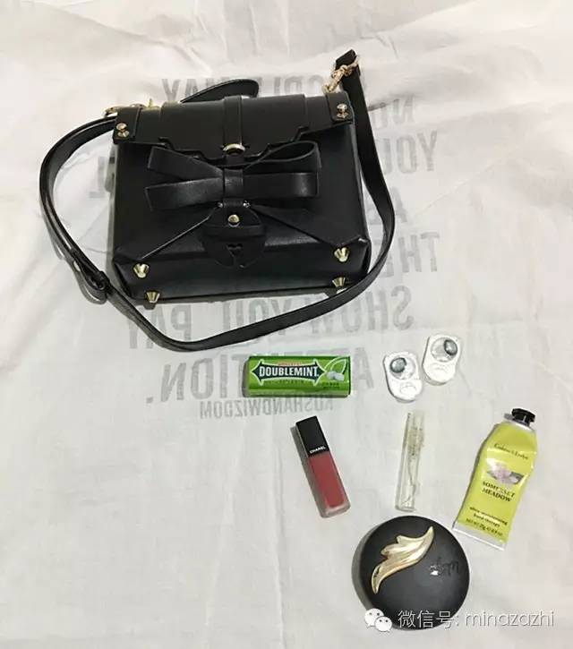 潮流博主包里有什么,我的时尚包里有什么