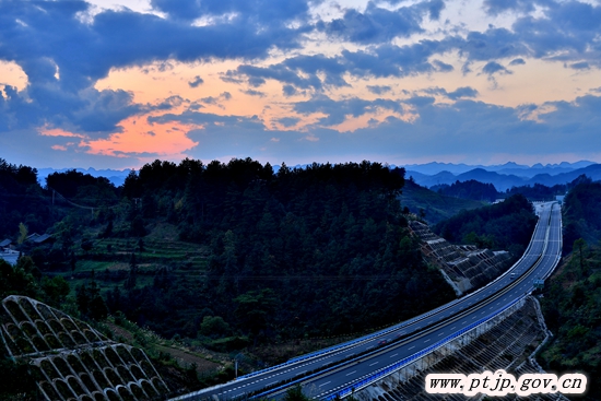 平塘县公路改造,打通道路瓶颈优化道路交通