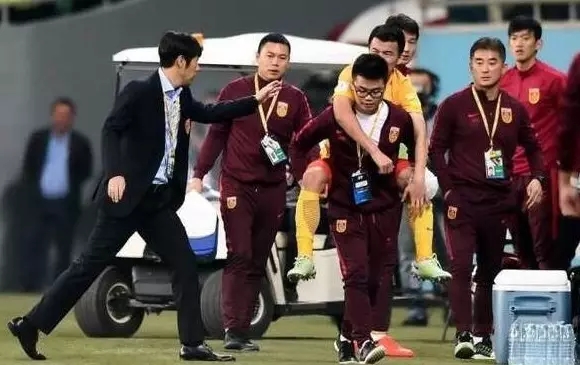 国足打门柱集锦,国足门柱球