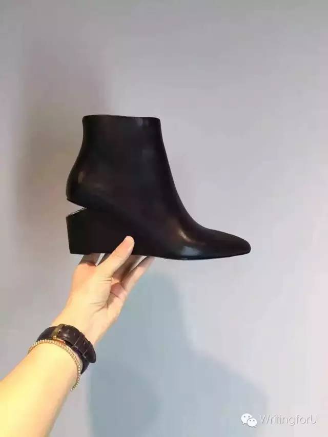 闹，你们要的靴子来了